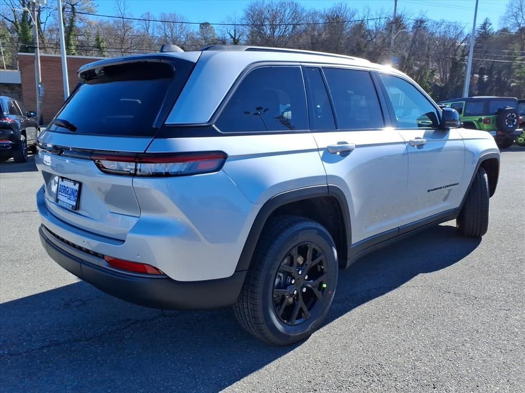 New 2026 Jeep Grand Cherokee Altitude image 4
