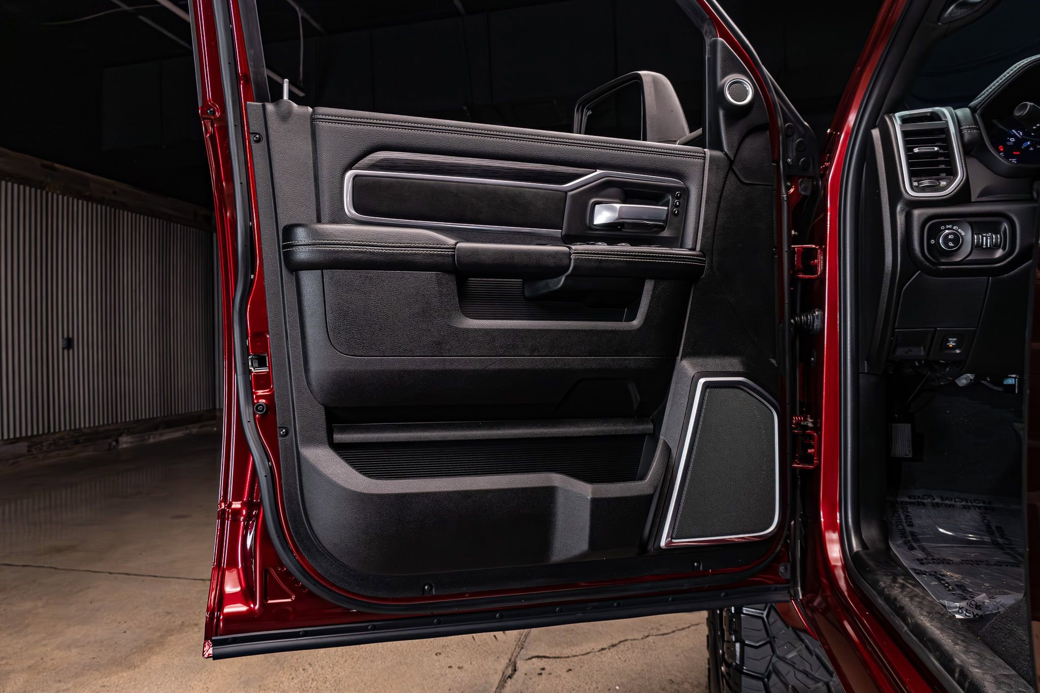 Used 2024 RAM 2500 Laramie w/ Night Edition image 29