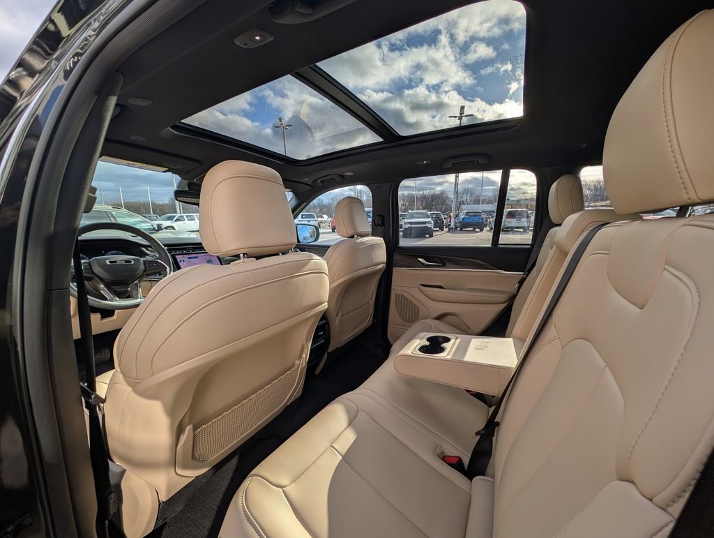 Used 2024 Jeep Grand Cherokee Limited image 15