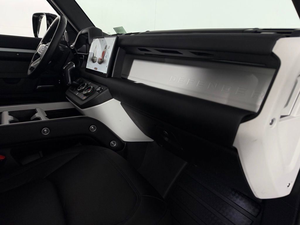 Used 2025 Land Rover Defender 110 S image 31