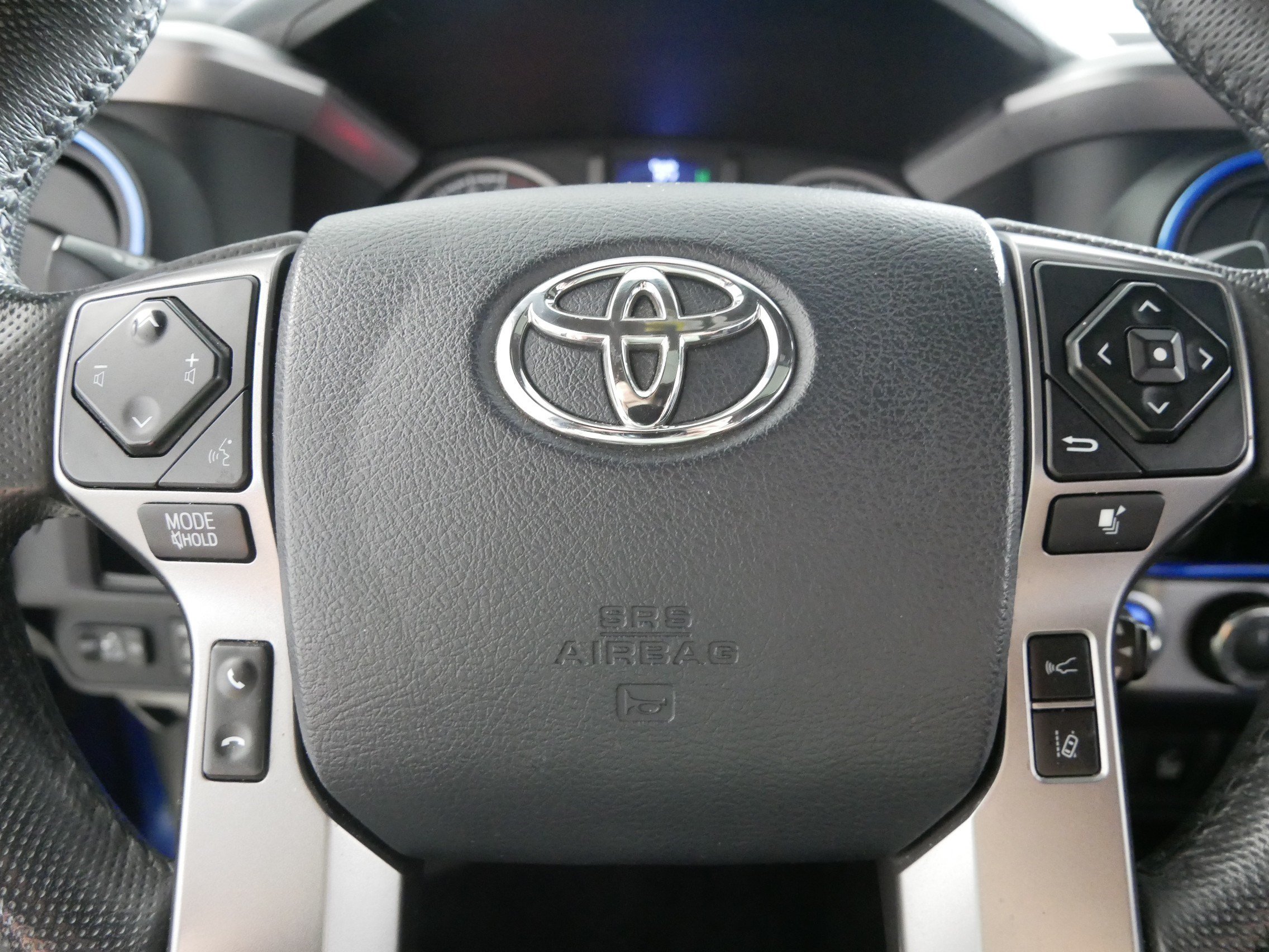 Used 2018 Toyota Tacoma Limited AWD/4WD image 25