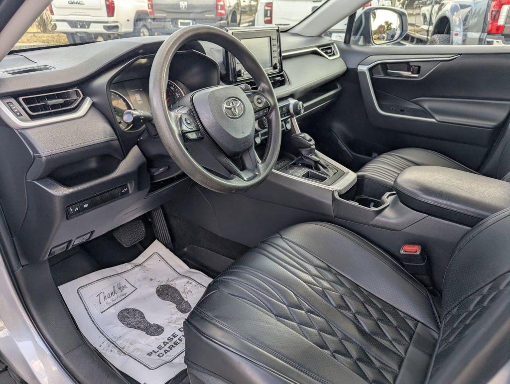 Used 2022 Toyota RAV4 XLE w/ Convenience Package image 24