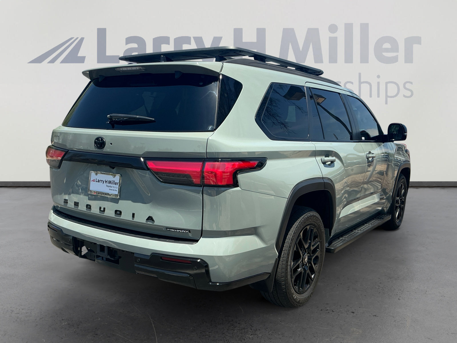 Certified 2025 Toyota Sequoia Limited w/ Tow Technology Package AWD/4WD image 5
