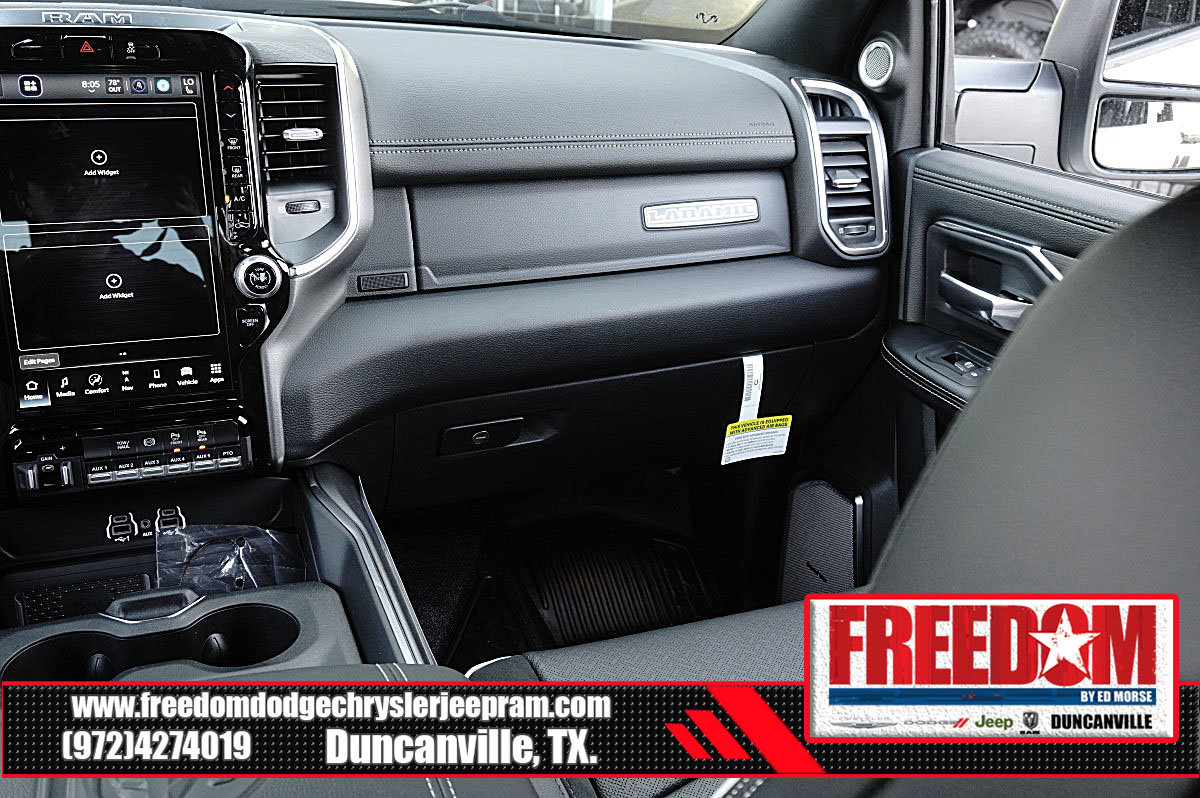 New 2026 RAM 4500 4x4 Crew Cab DRW w/ Laramie Trim Package image 38