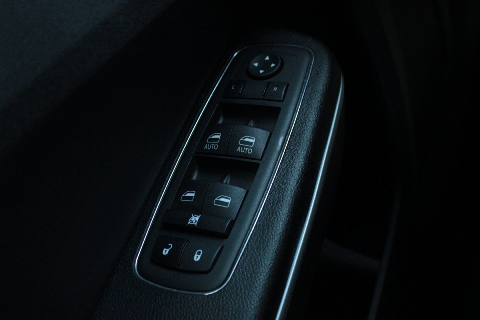 Used 2023 Chrysler 300 Touring w/ Sport Appearance Package RWD image 24