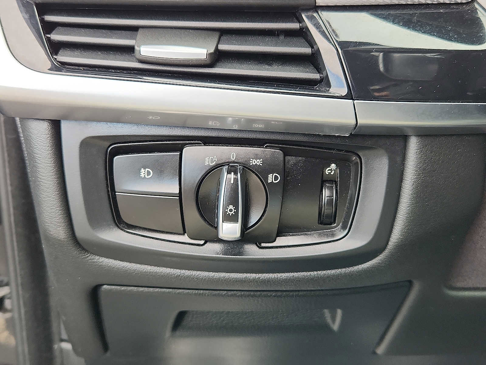 Used 2018 BMW X5 xDrive50i w/ M Sport Package image 23