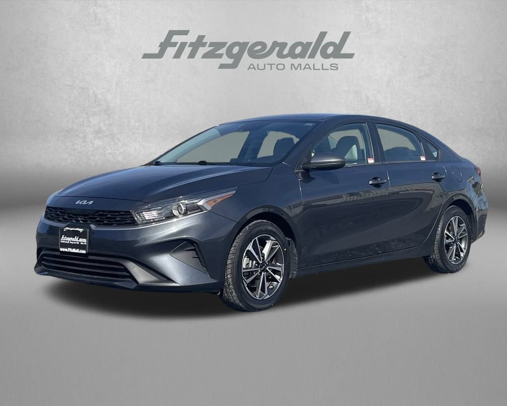 Used 2022 Kia Forte LXS image 2