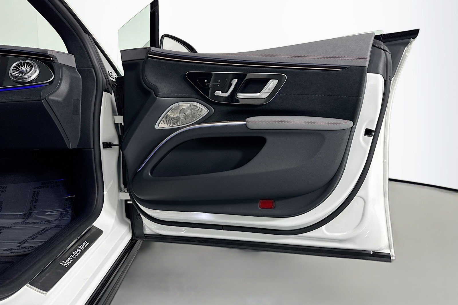 Certified 2023 Mercedes-Benz EQS 580 4MATIC Sedan image 23