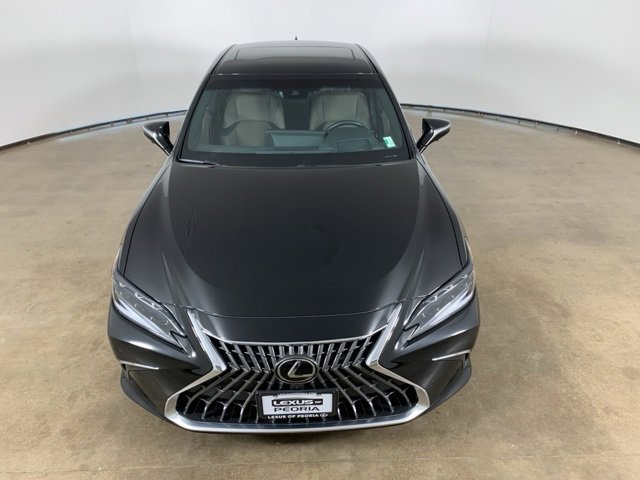 Used 2023 Lexus ES 300h Ultra Luxury w/ Accessory Package (Z2) image 4