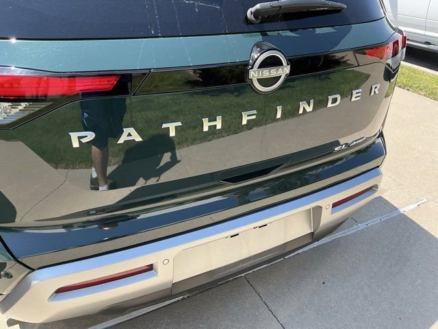 Used 2024 Nissan Pathfinder SL AWD/4WD image 9