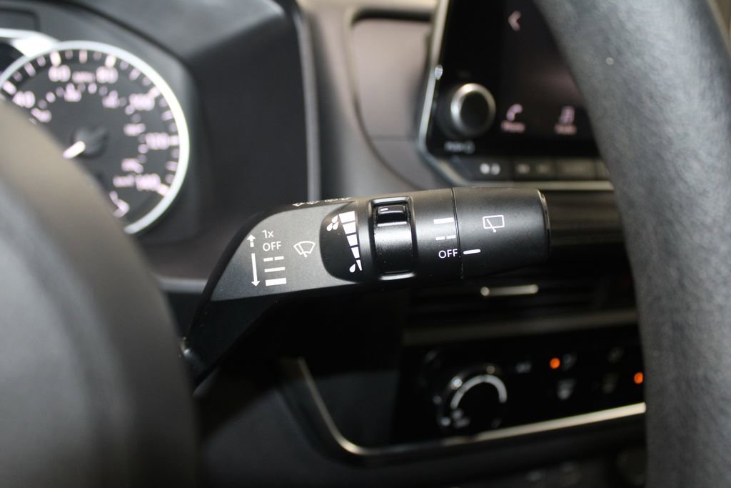 Used 2023 Nissan Rogue S image 37