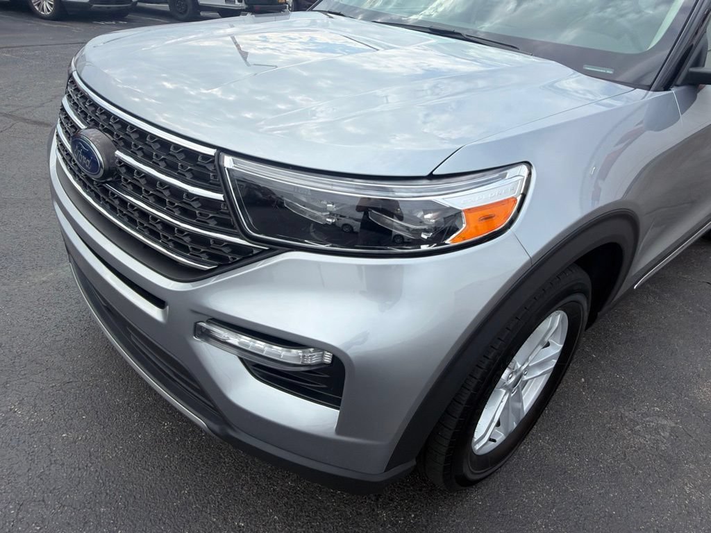 Used 2024 Ford Explorer XLT w/ Equipment Group 202A AWD/4WD image 12