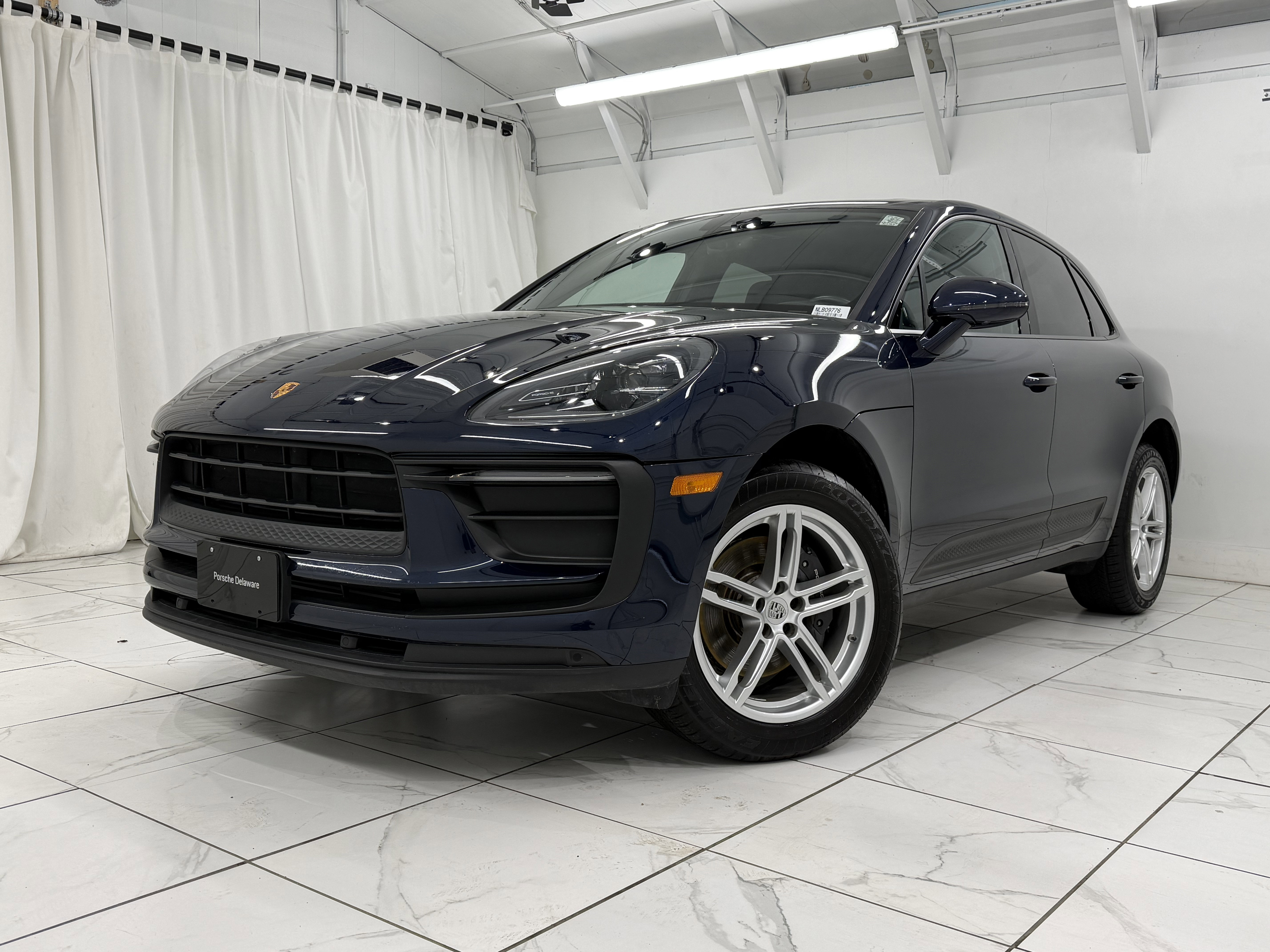 Certified 2022 Porsche Macan image 7