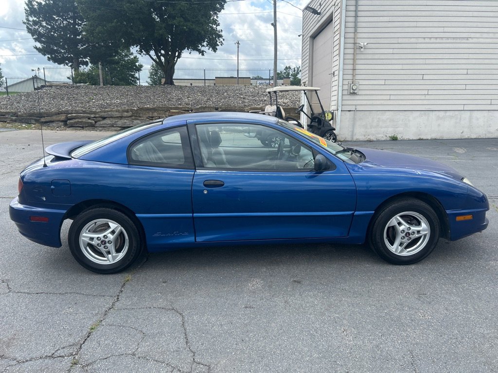 Used 2004 Pontiac Sunfire Coupe w/ 1SB Preferred Equipment Group FWD image 5