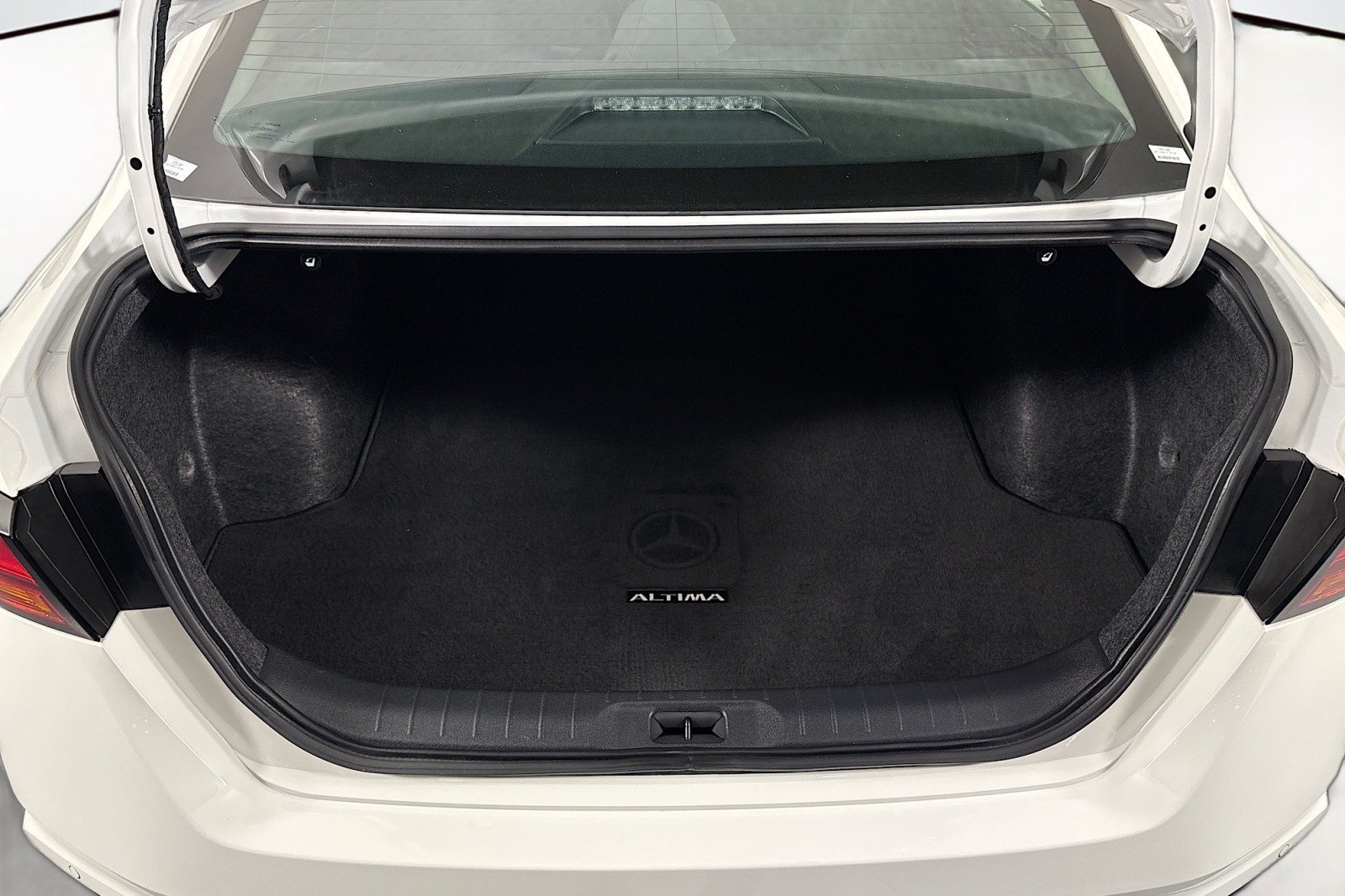 Used 2025 Nissan Altima 2.5 S FWD image 22