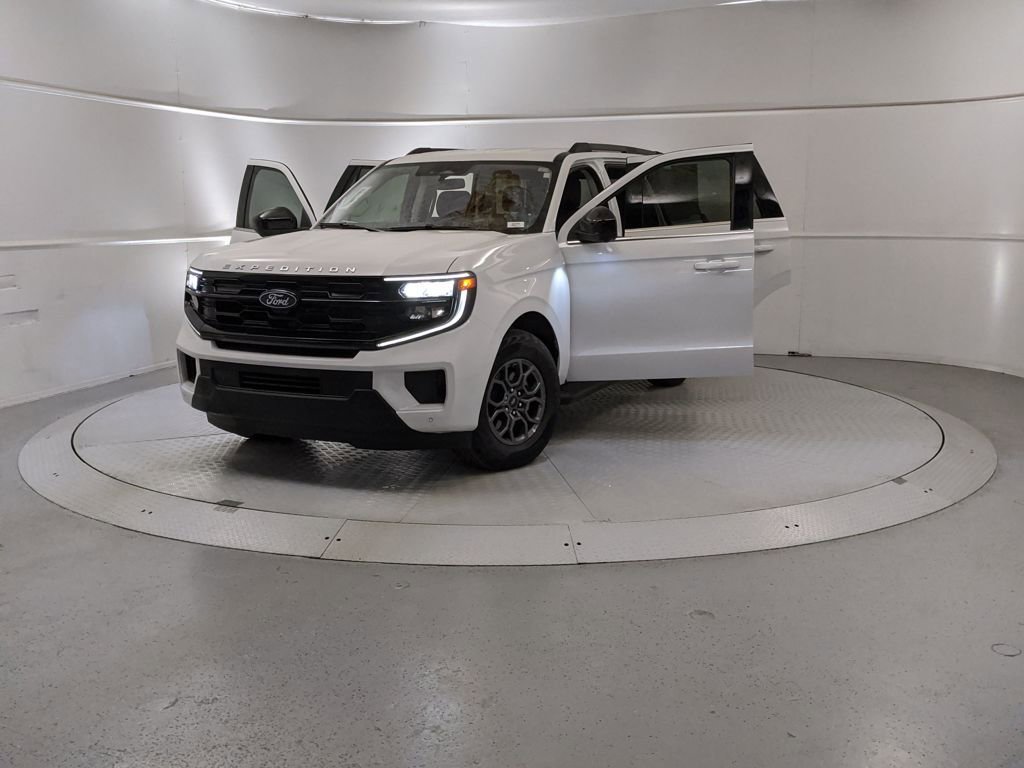 New 2025 Ford Expedition Active image 12