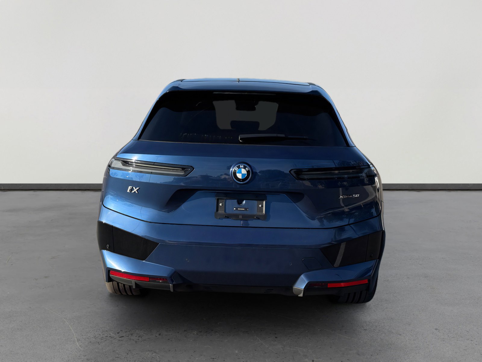 Used 2024 BMW iX xDrive50 w/ Premium Package image 4