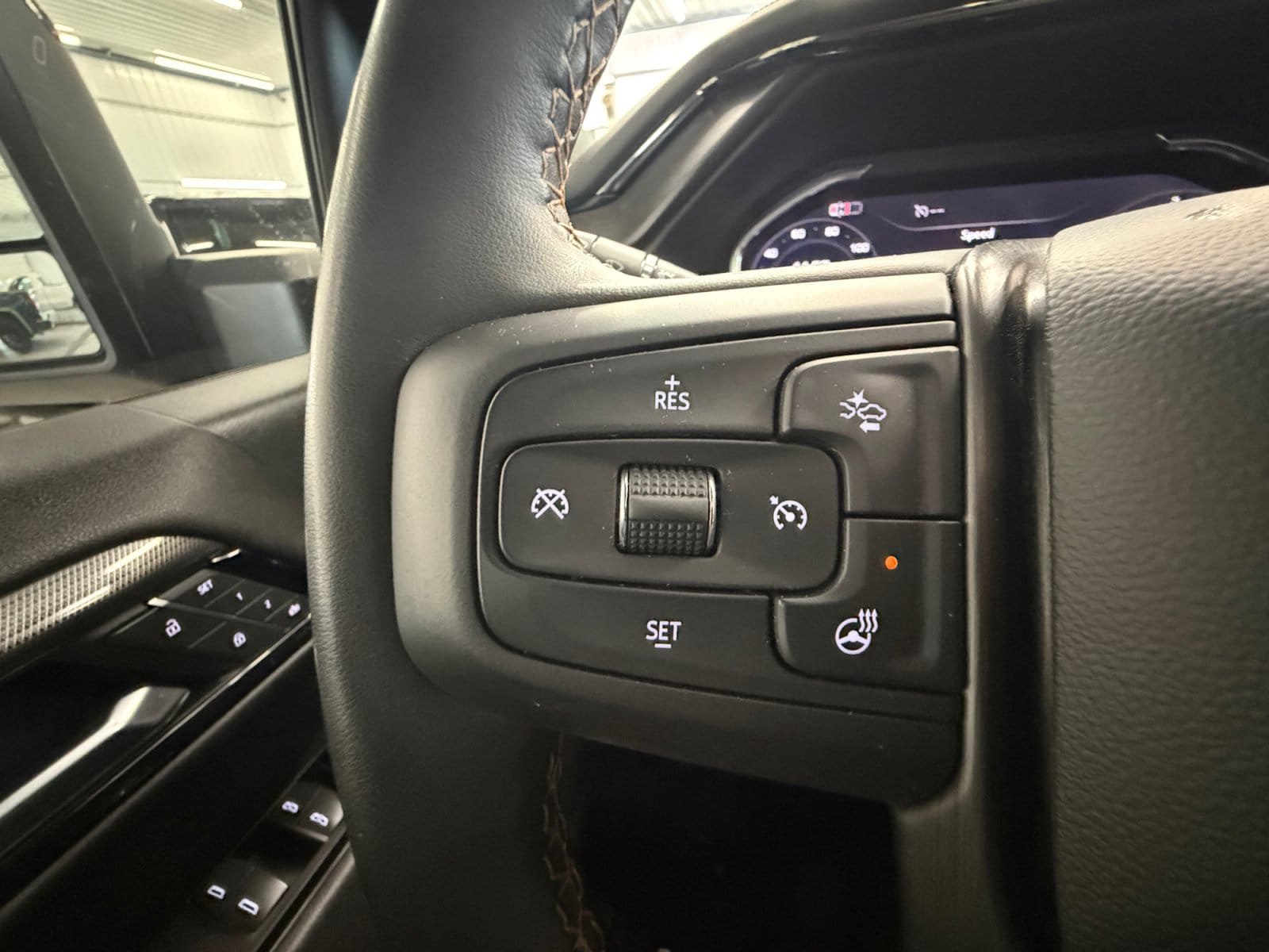 Used 2025 GMC Sierra 2500 AT4 w/ AT4 Premium Plus Package AWD/4WD image 17