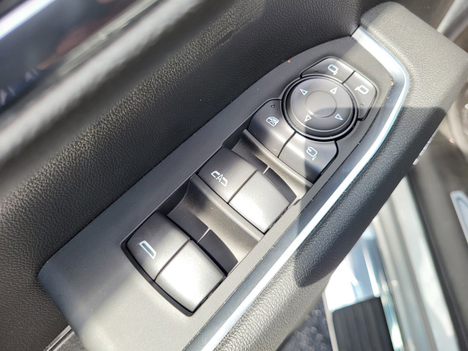 Used 2026 GMC Sierra 1500 SLT image 19