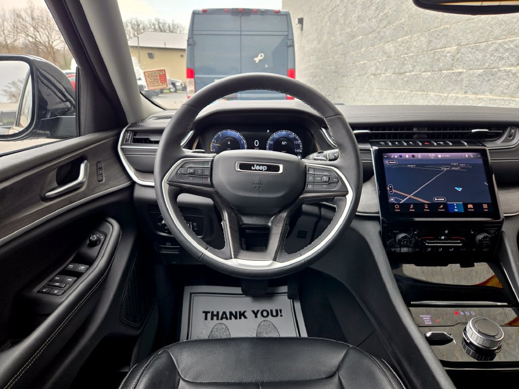 Used 2023 Jeep Grand Cherokee Limited w/ Black Appearance Package AWD/4WD image 36