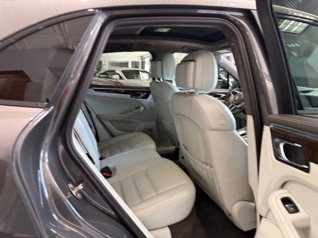 Used 2016 Porsche Macan Turbo AWD/4WD image 14