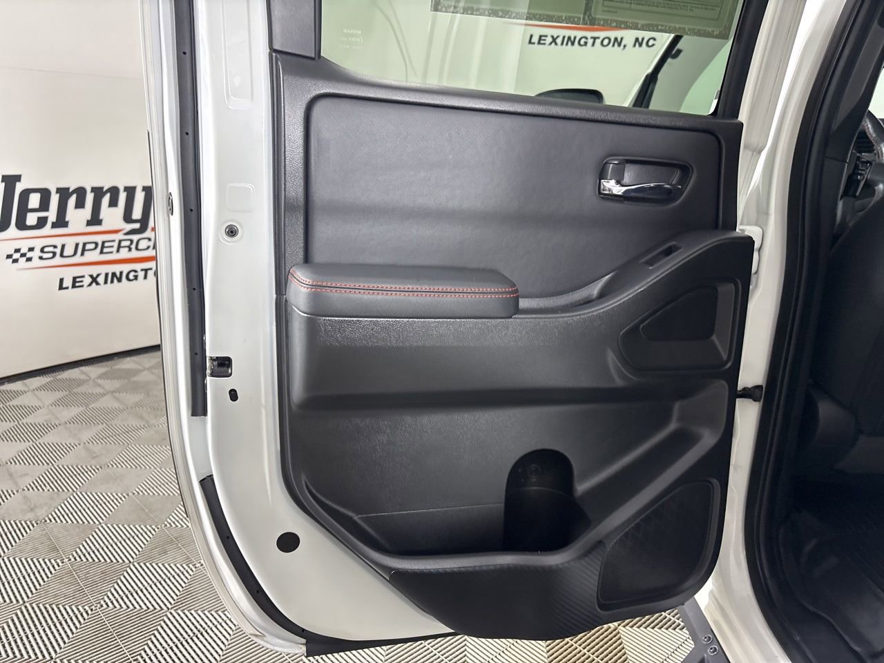 Used 2022 Nissan Frontier PRO-4X image 19