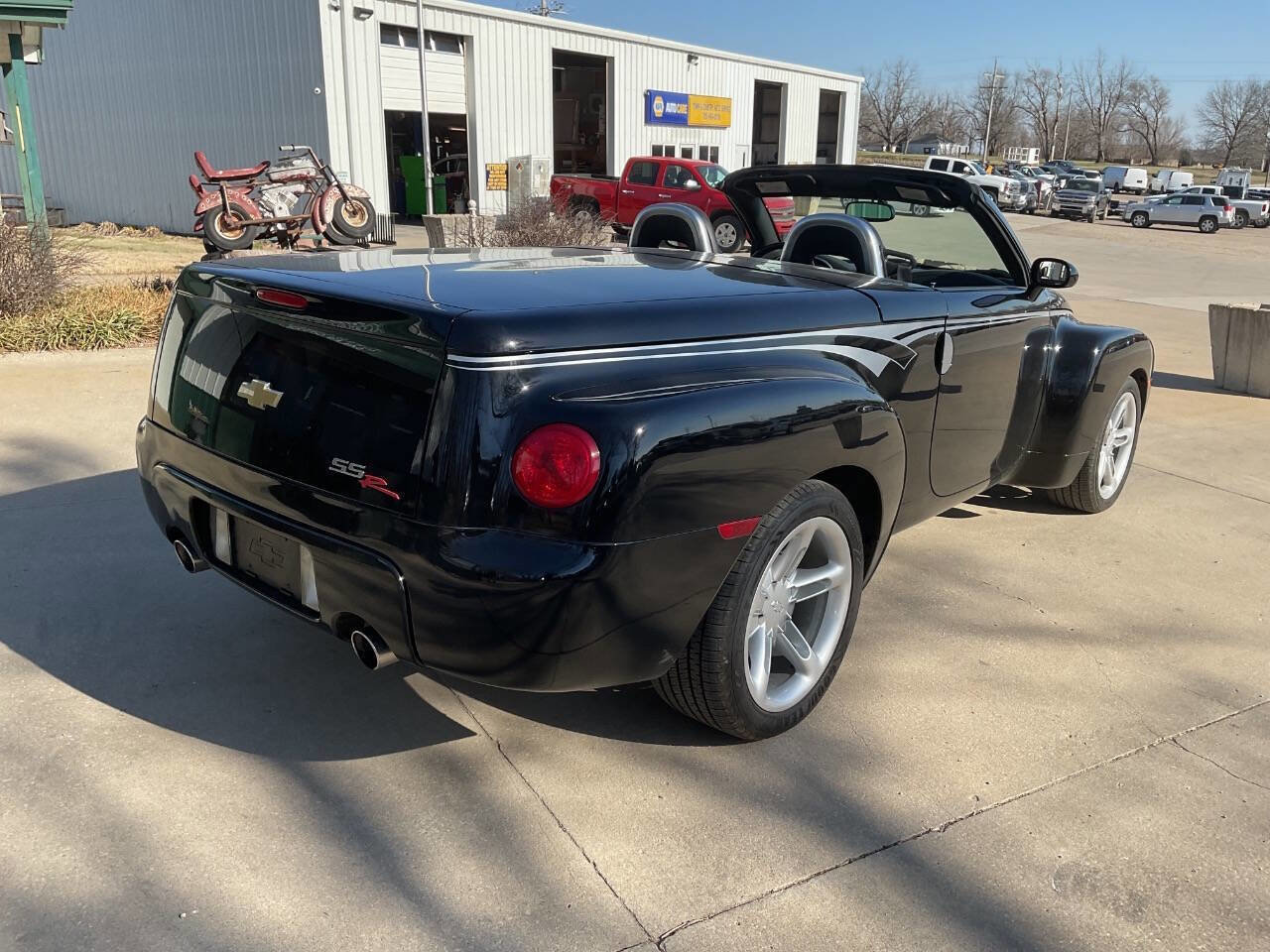 Used 2005 Chevrolet SSR w/ Preferred Equipment Group RWD image 9