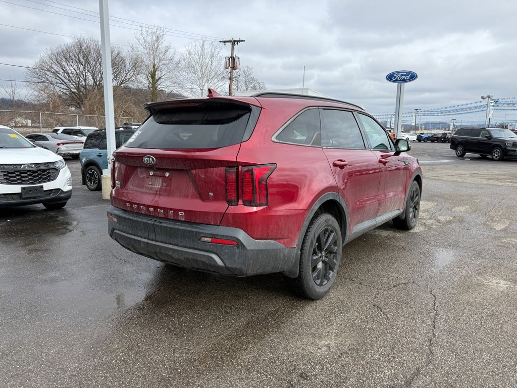 Used 2021 Kia Sorento S w/ Panoramic Sunroof Package image 4