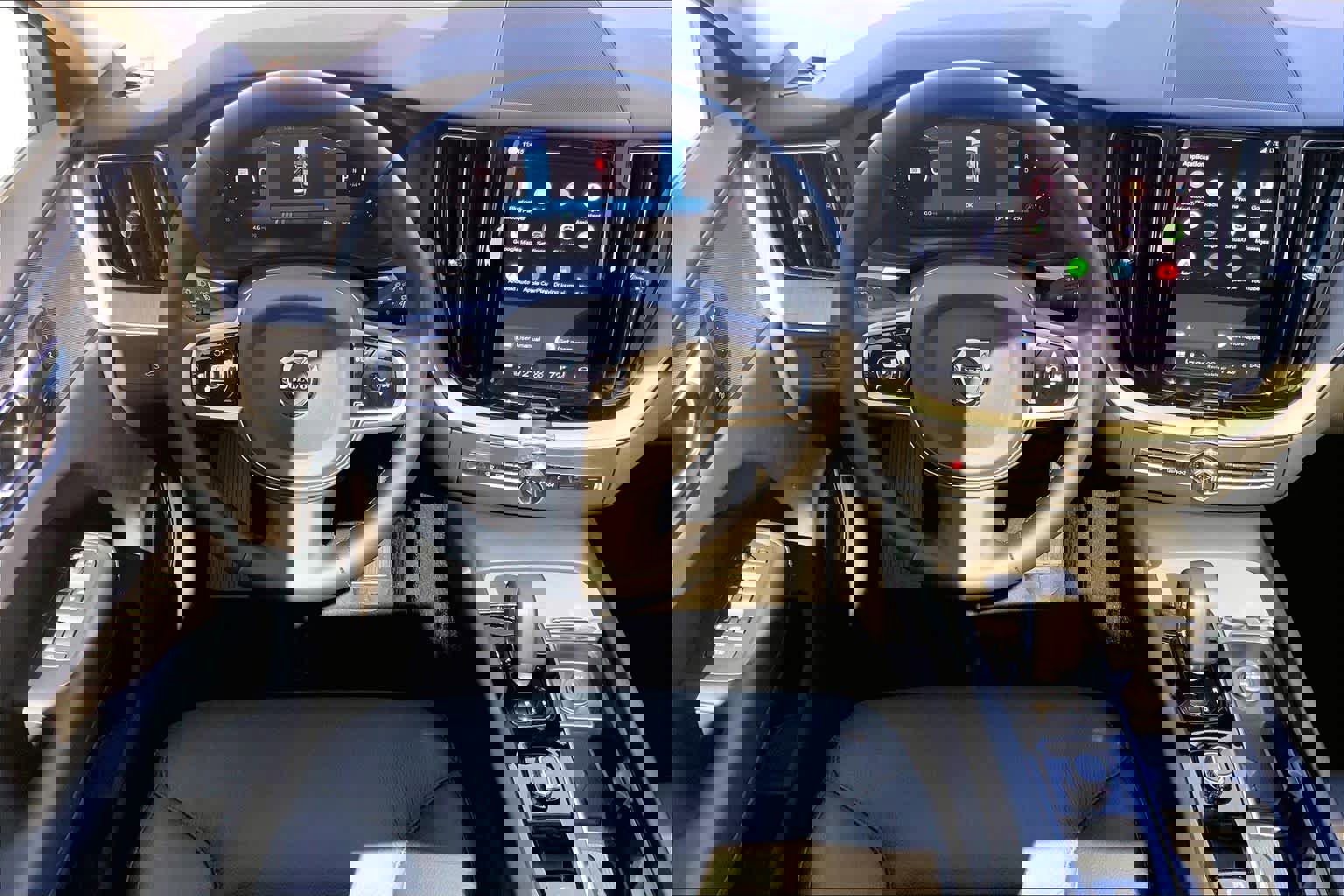 Used 2025 Volvo XC60 B5 Plus image 5