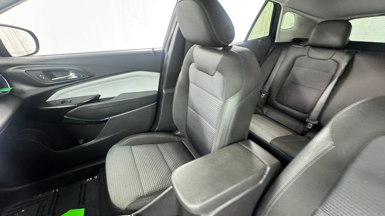 Used 2025 Chevrolet Trax LT w/ LT Convenience Package FWD image 13