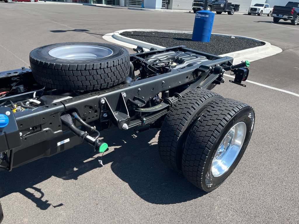 New 2026 Ford F550 4x4 Crew Cab image 10