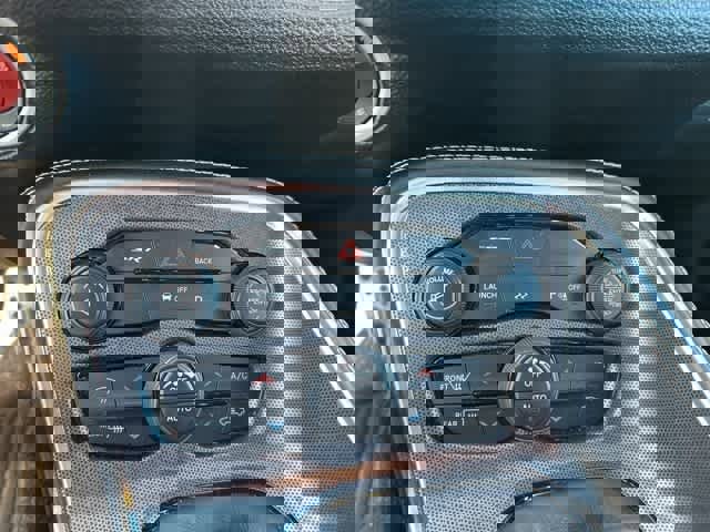 Used 2016 Dodge Challenger SRT w/ Technology Group image 10