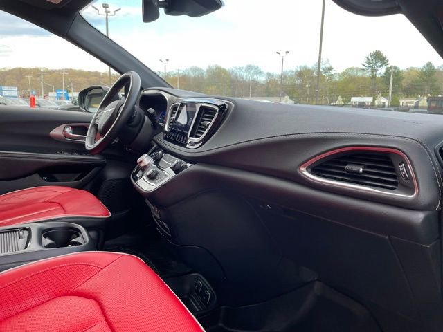 Used 2020 Chrysler Pacifica Limited w/ Quick Oder Package 2EV RED-S FWD image 32