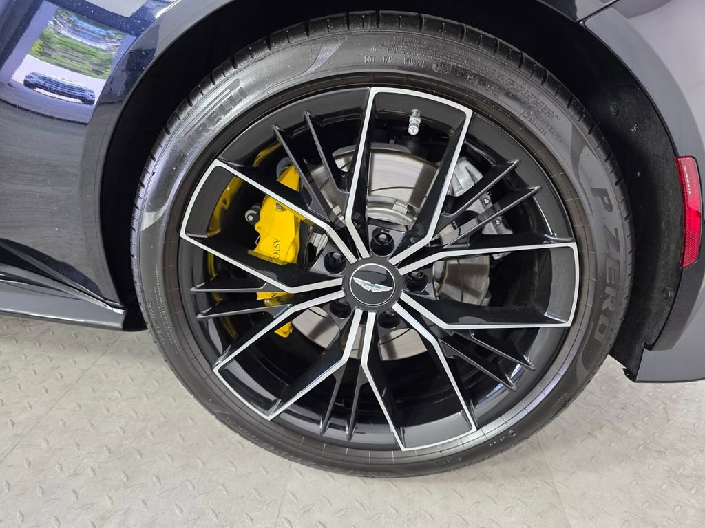 Used 2023 Aston Martin V8 Vantage Roadster RWD image 15