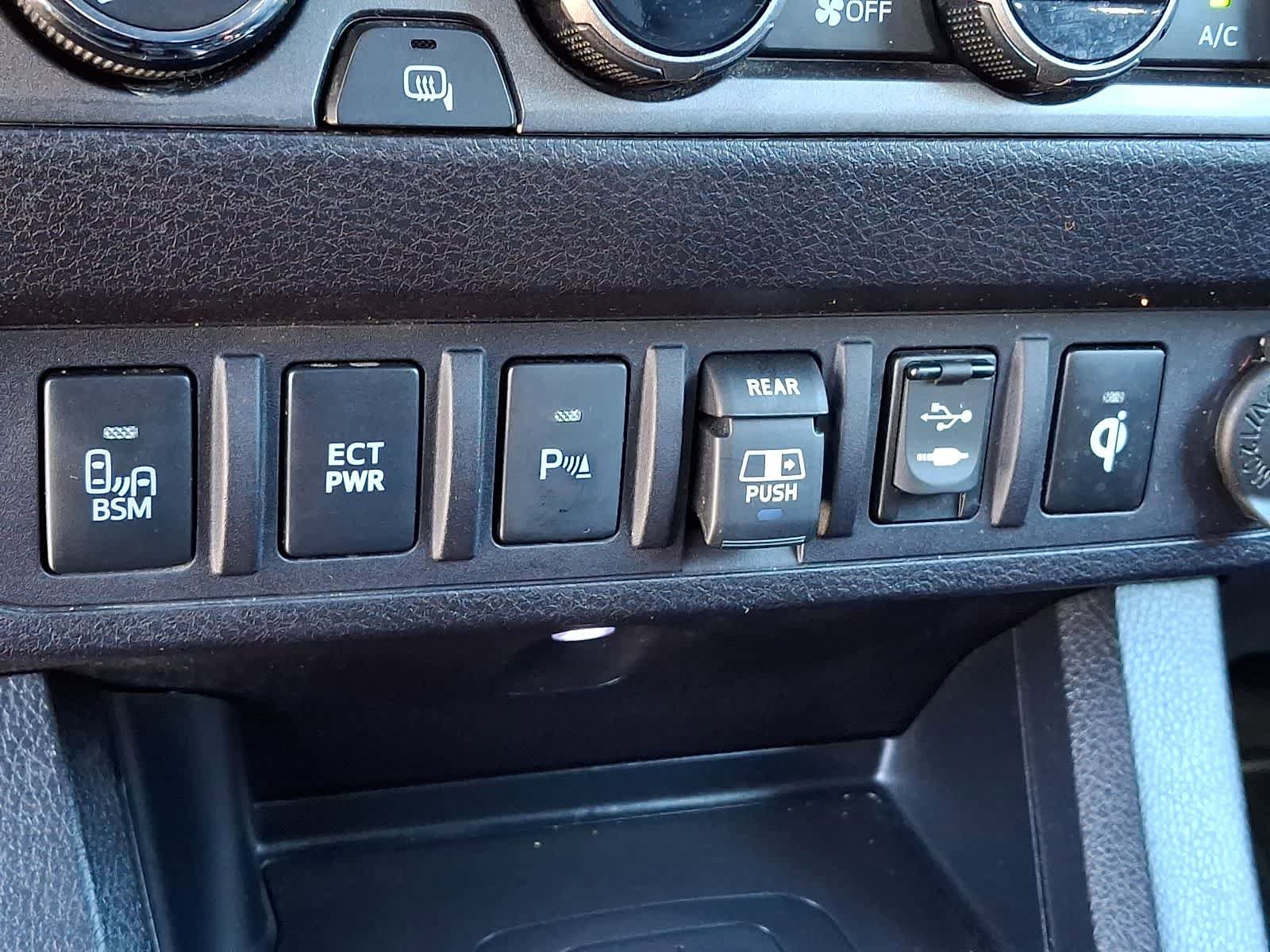 Used 2018 Toyota Tacoma TRD Sport AWD/4WD image 28