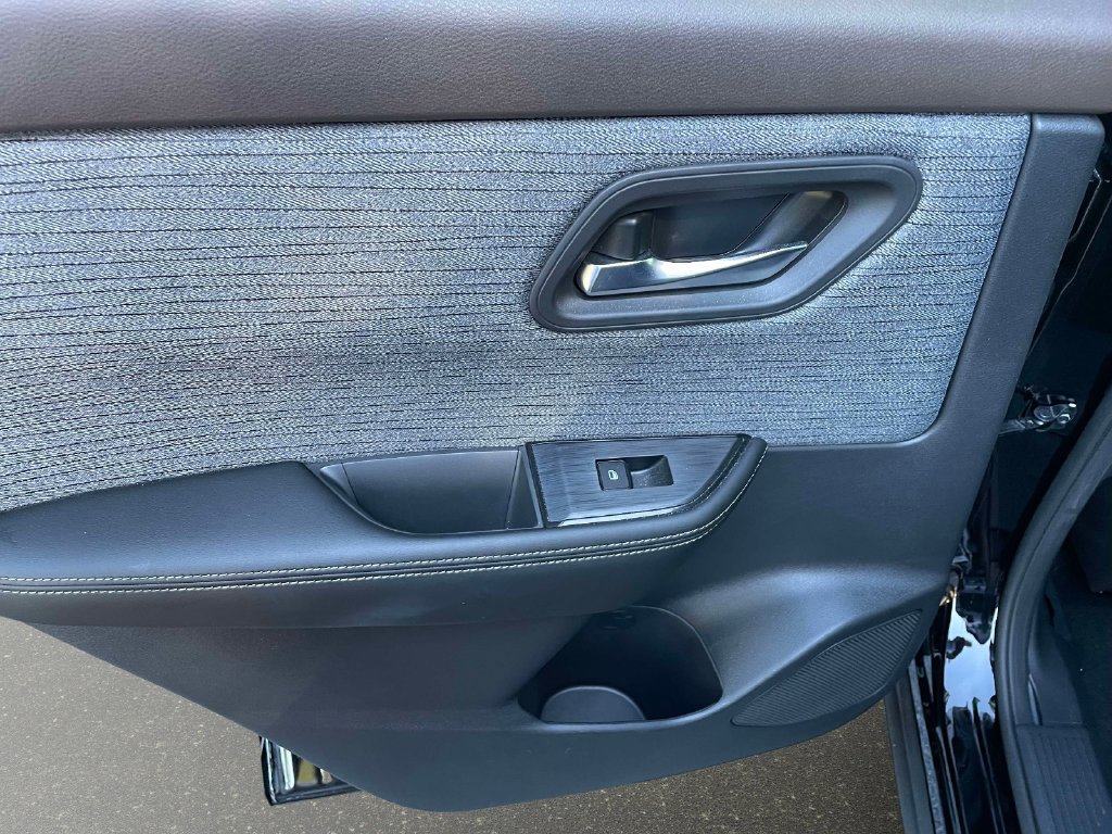 Used 2023 Nissan Rogue SV FWD image 15