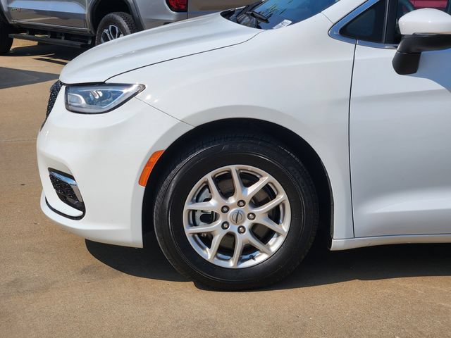 Used 2023 Chrysler Pacifica Touring-L FWD image 11