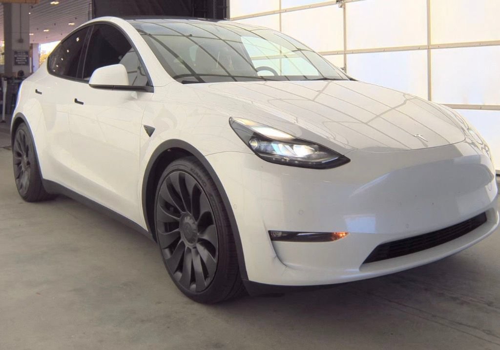 Used 2022 Tesla Model Y Performance AWD/4WD image 10