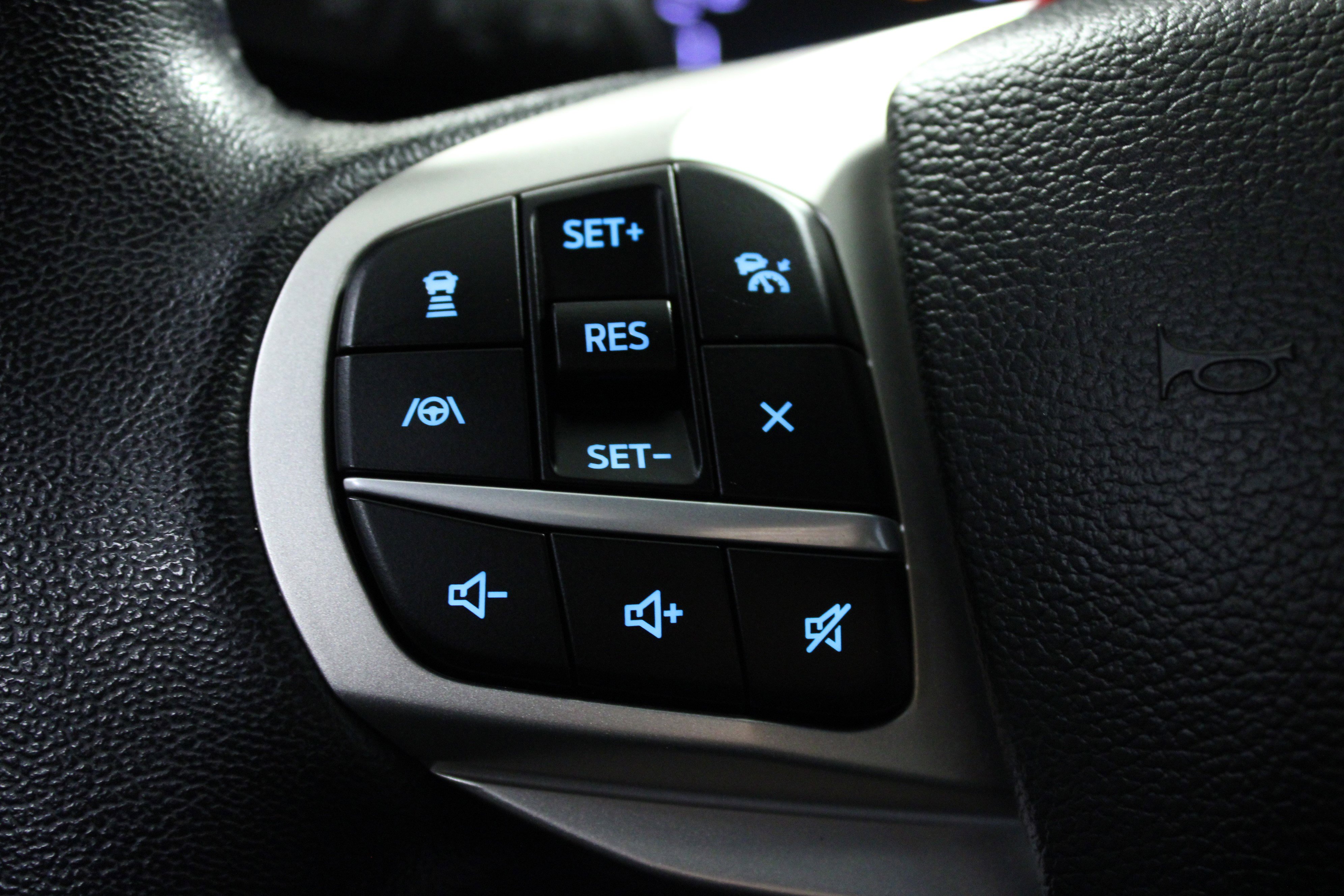 Used 2022 Ford Explorer XLT w/ Equipment Group 202A image 21