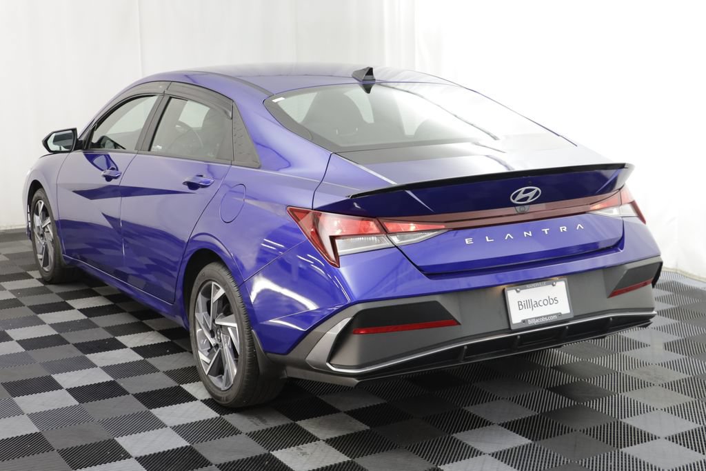 Used 2025 Hyundai Elantra Sport FWD image 15