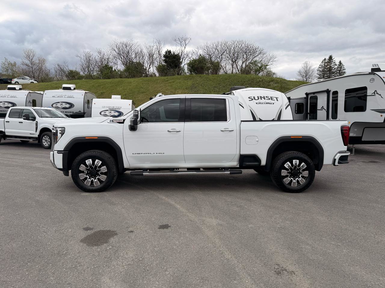 Used 2025 GMC Sierra 3500 Denali AWD/4WD image 8