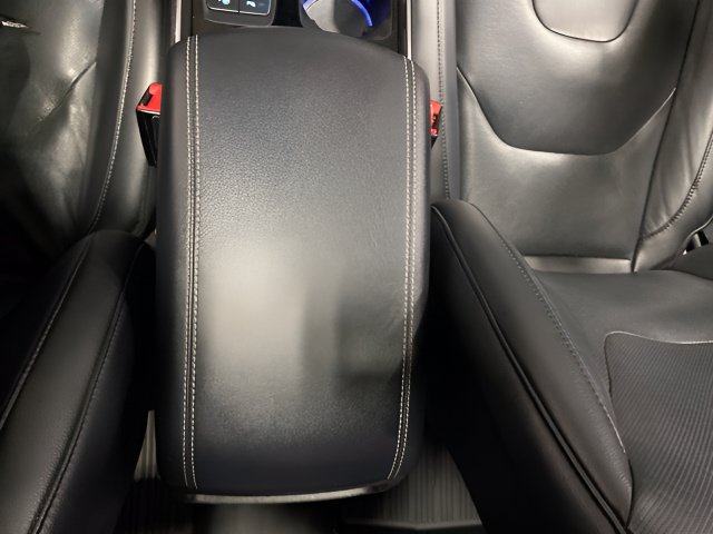 Used 2019 Ford Edge Titanium w/ Equipment Group 301A AWD/4WD image 17