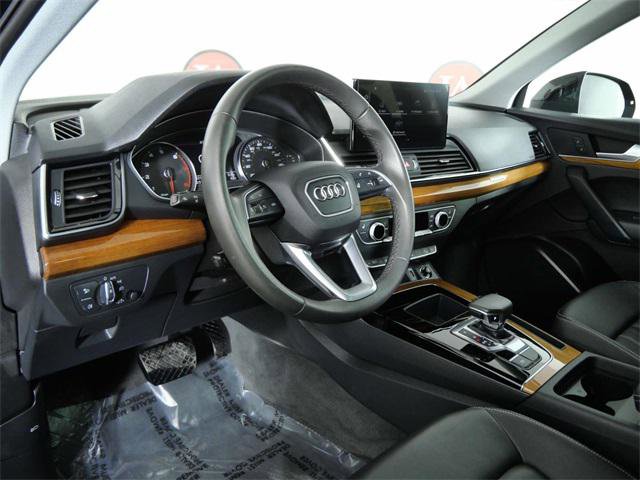 Used 2023 Audi Q5 2.0T Premium w/ Convenience Package image 16
