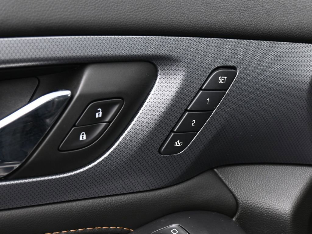 Used 2021 Chevrolet Traverse Premier w/ Redline Edition image 17