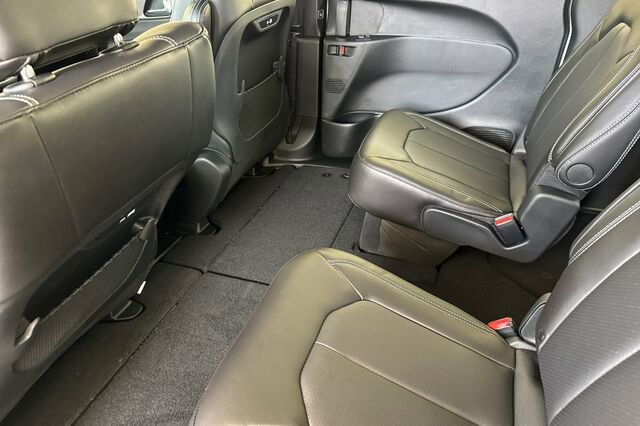 New 2026 Chrysler Pacifica Select image 9