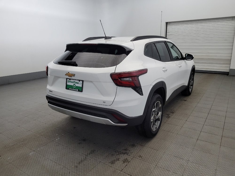 Used 2024 Chevrolet Trax LT w/ Driver Confidence Package image 9