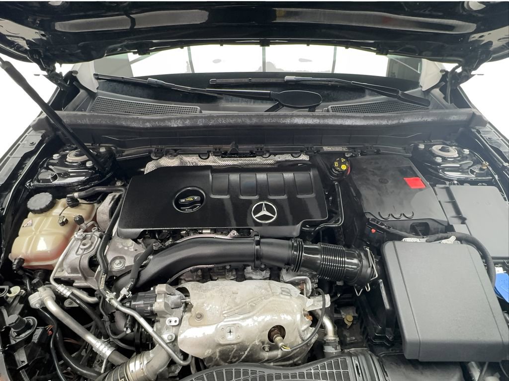 Used 2022 Mercedes-Benz GLB 250 4MATIC w/ Premium Package Lite image 17