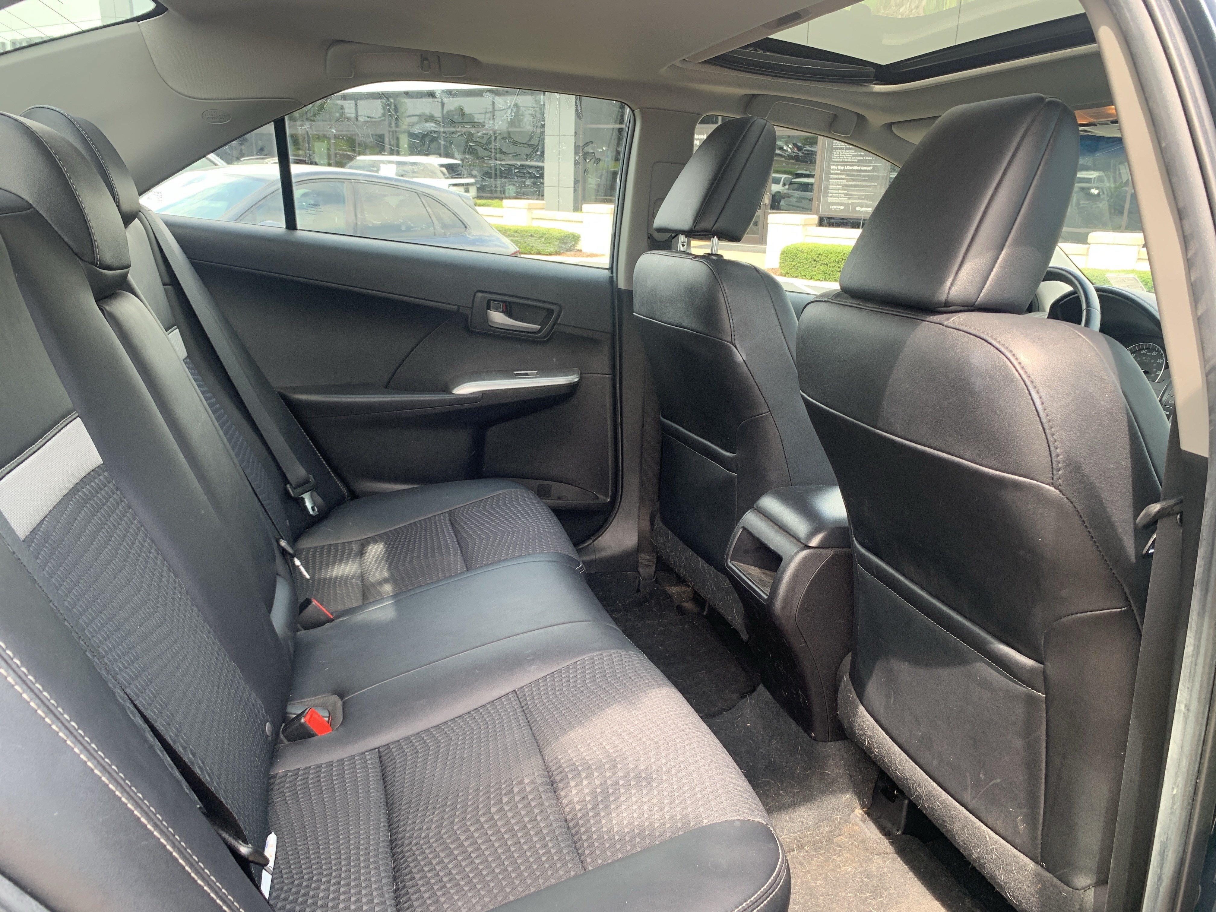 Used 2014 Toyota Camry SE w/ Moonroof Package FWD image 28