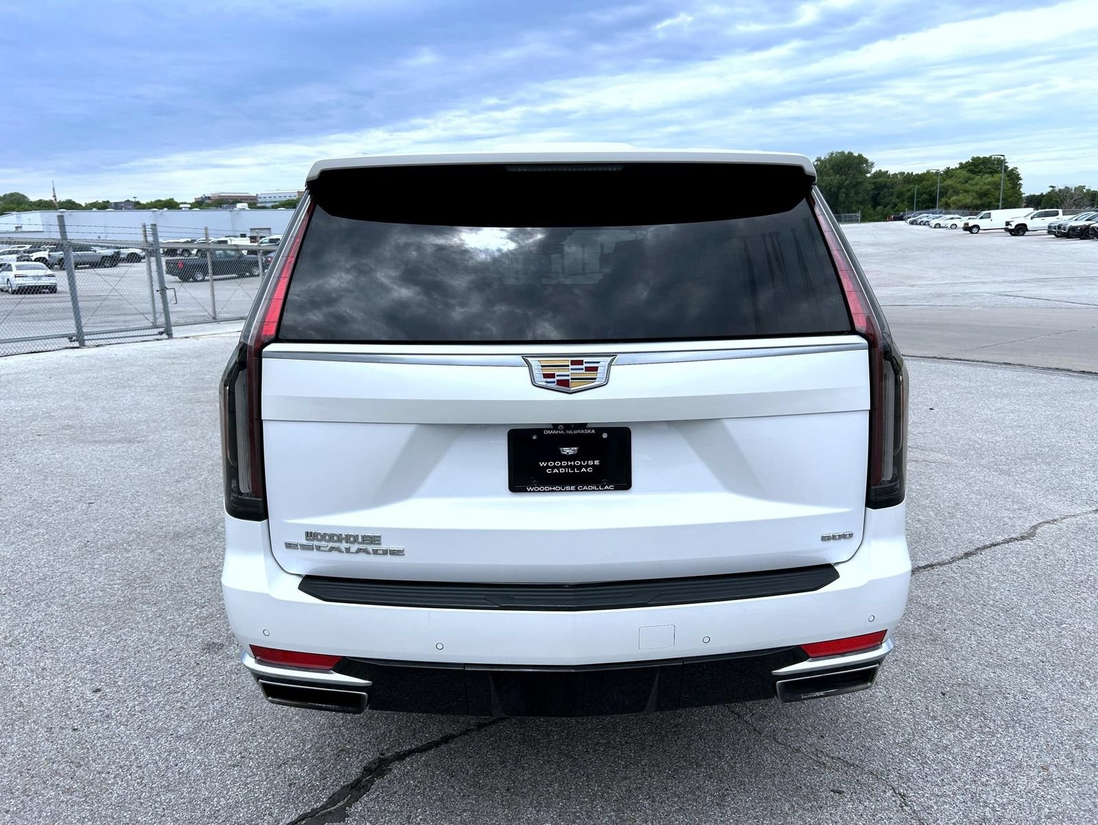 Used 2021 Cadillac Escalade Premium Luxury w/ Performance Package AWD/4WD image 13