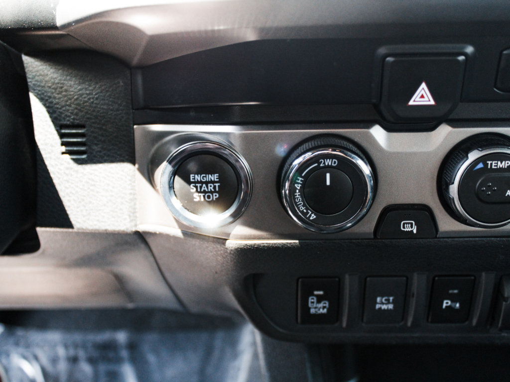 Used 2022 Toyota Tacoma Limited AWD/4WD image 19